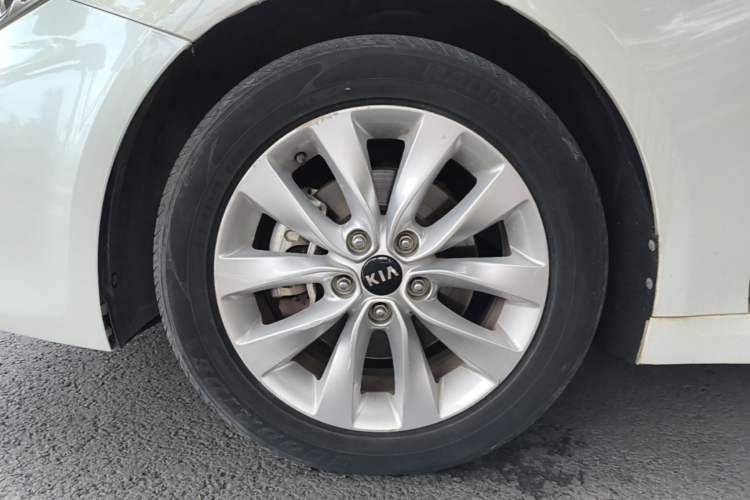 Used Kia K5 2016 1.6T Automatic LUX Left Front Wheel Hub