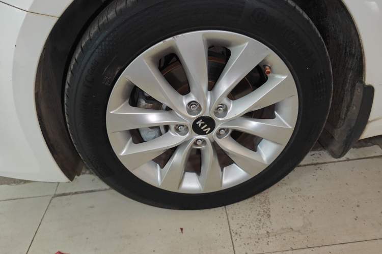 Used Kia K5 2016 1.6T Automatic LUX Left Front Wheel Hub
