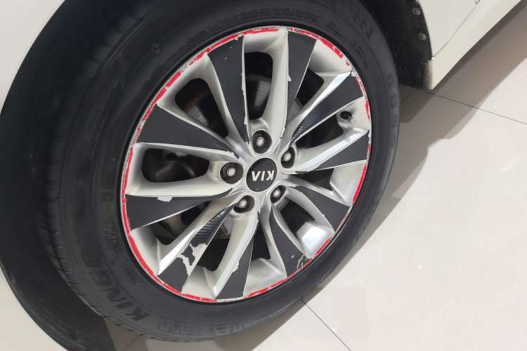 Used Kia K5 2016 1.6T Automatic LUX Left Front Wheel Hub