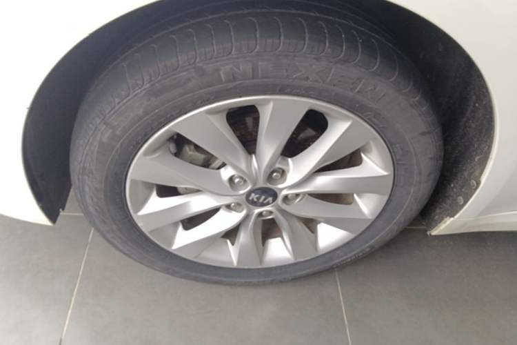 Used Kia K5 2016 2.0L Automatic GL Left Front Wheel Hub