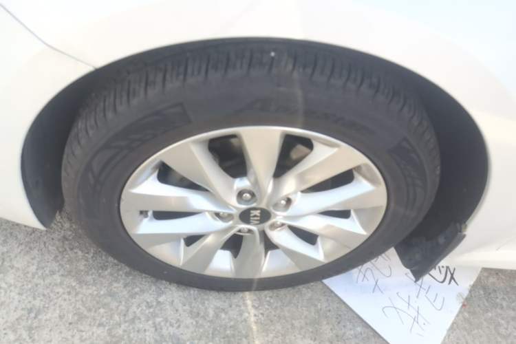 Used Kia K5 2016 1.6T Automatic LUX Left Front Wheel Hub