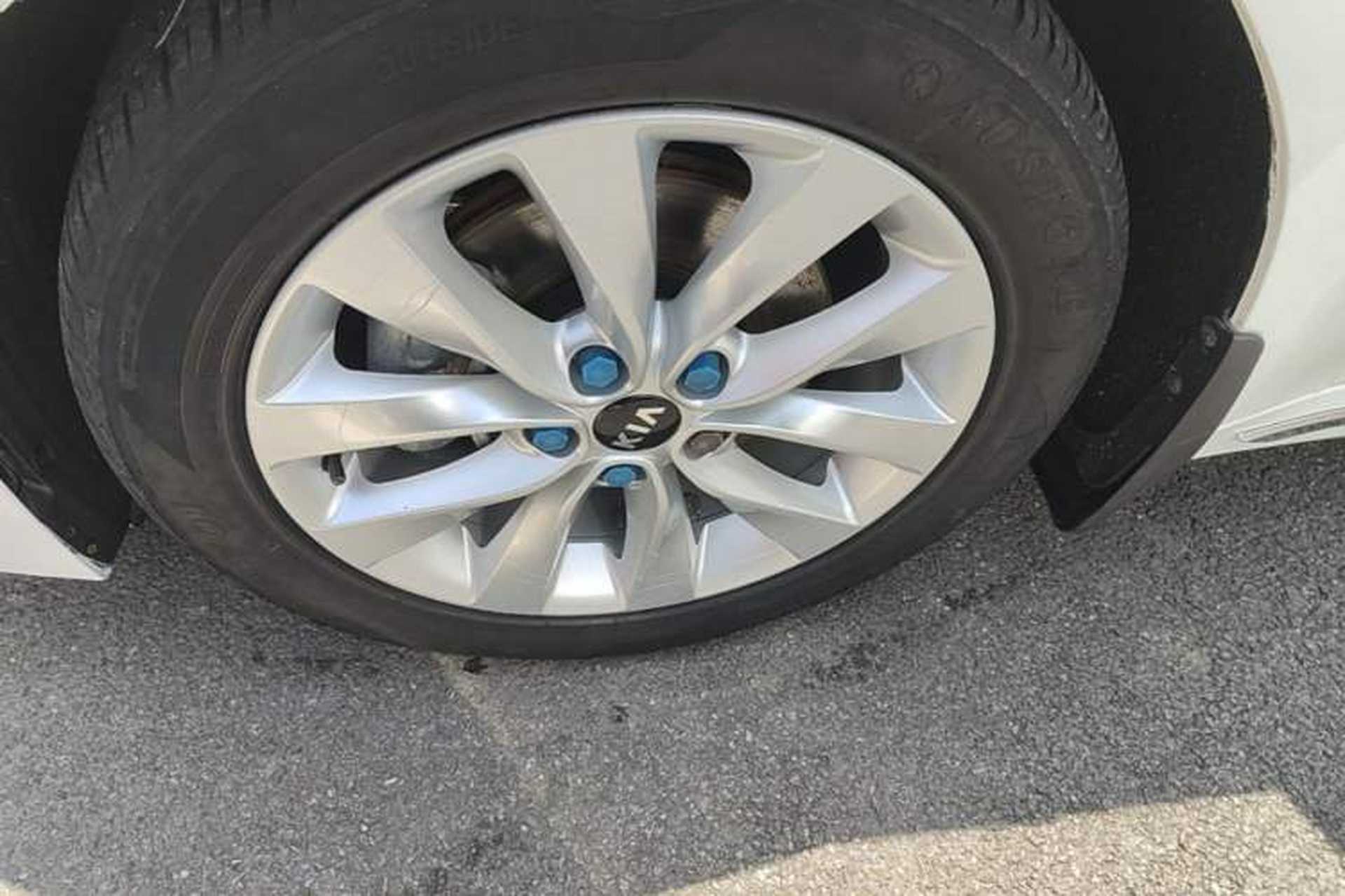 Used Kia K5 2016 1.6T Automatic LUX Left Front Wheel Hub