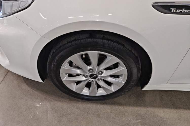 Used Kia K5 2016 1.6T Automatic LUX Left Front Wheel Hub