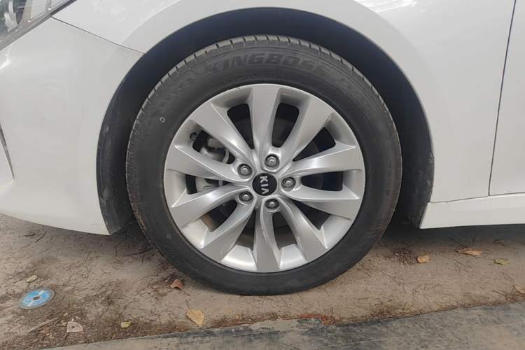 Used Kia K5 2016 1.6T Automatic LUX Left Front Wheel Hub