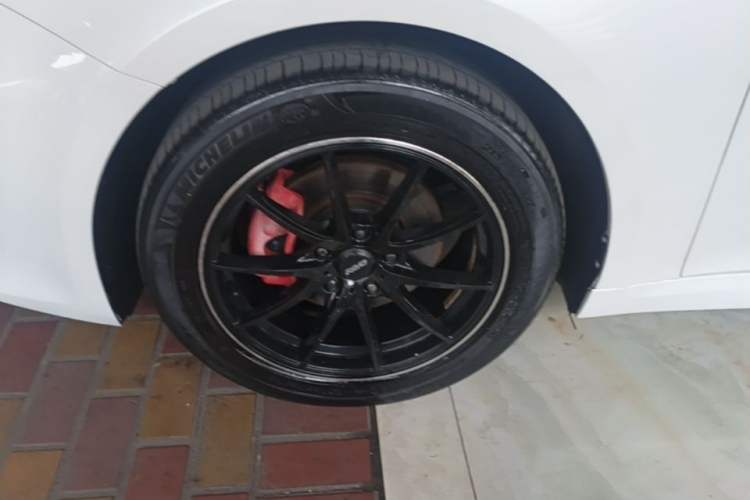 Used Kia K5 2016 1.6T Automatic LUX Left Front Wheel Hub