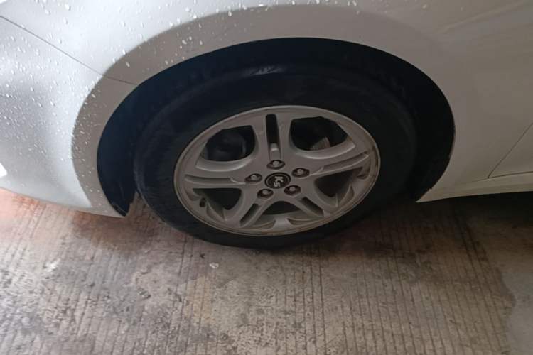 Used Kia K5 2016 1.6T Automatic LUX Left Front Wheel Hub
