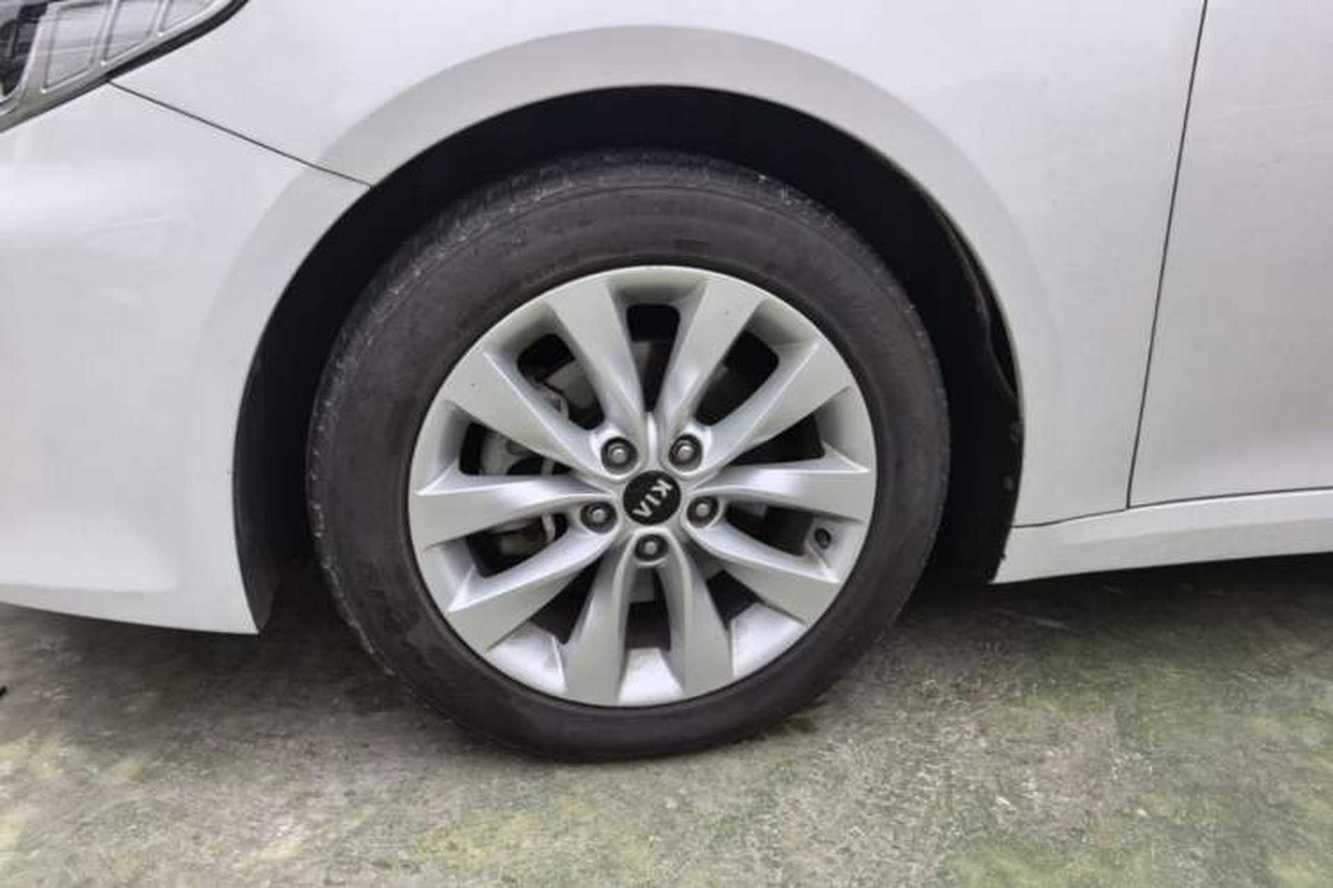 Used Kia K5 2016 1.6T Automatic LUX Left Front Wheel Hub