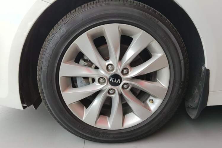 Used Kia K5 2016 1.6T Automatic LUX Left Front Wheel Hub