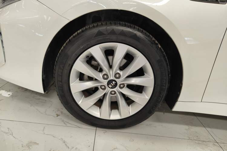 Used Kia K5 2016 1.6T Automatic LUX Left Front Wheel Hub