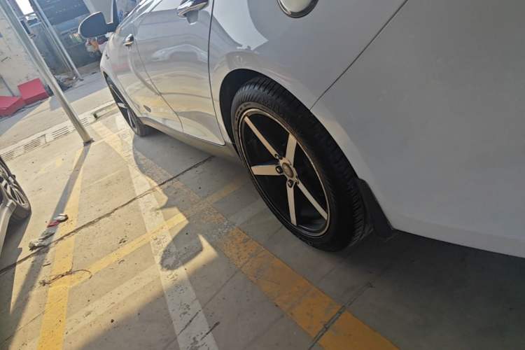 Used Kia K5 2016 1.6T Automatic LUX Left Side Sill