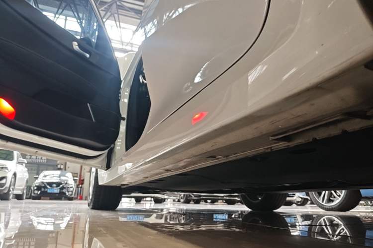 Used Kia K5 2016 1.6T Automatic LUX Left Side Sill