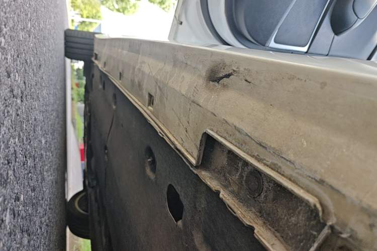 Used Kia K5 2016 2.0L Automatic LUX Left Side Sill