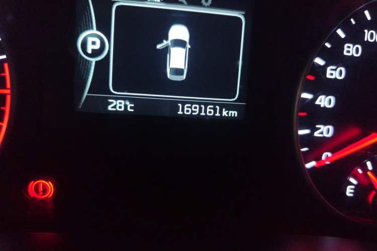 Used Kia K5 2016 1.6T Automatic LUX Odometer Close Up