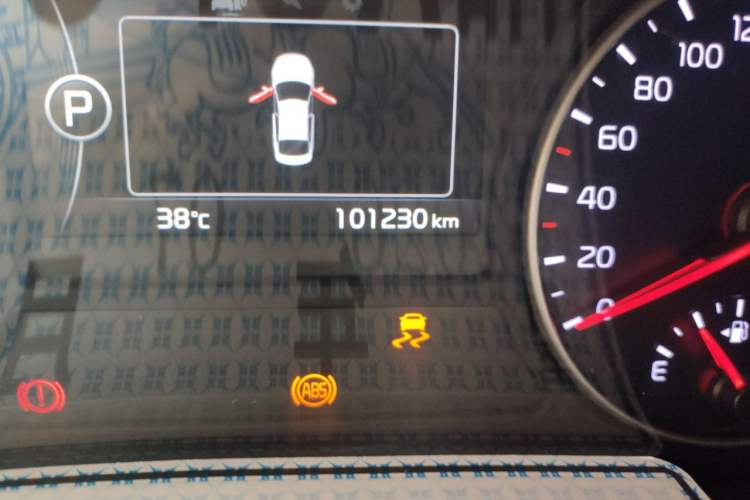 Used Kia K5 2016 2.0L Automatic LUX Odometer Close Up
