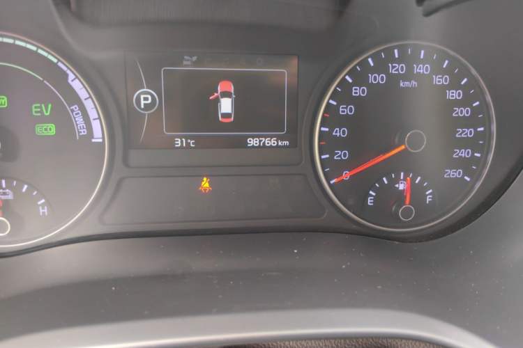 Used Kia K5 2016 2.0L Hybrid GLS Odometer Close Up