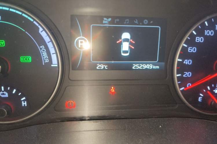 Used Kia K5 2016 2.0L Hybrid GLS Odometer Close Up