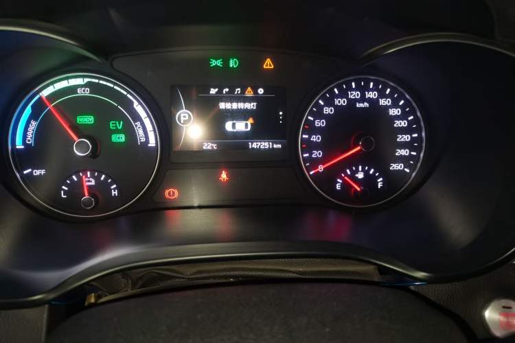 Used Kia K5 2016 2.0L Hybrid GLS Odometer Close Up