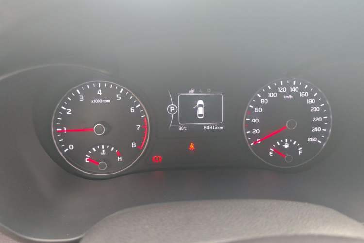 Used Kia K5 2016 1.6T Automatic LUX Odometer Close Up