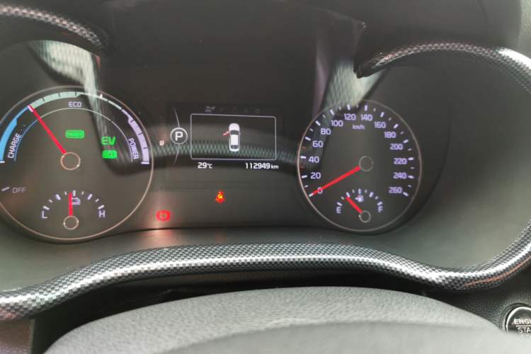 Used Kia K5 2016 2.0L Hybrid GLS Odometer Close Up