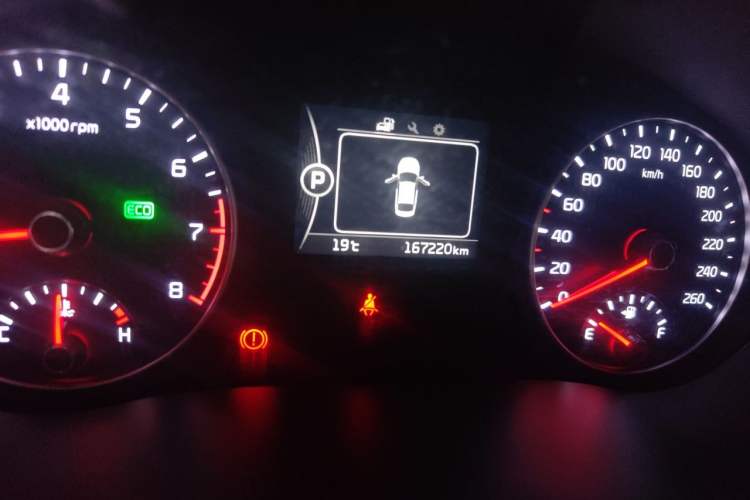Used Kia K5 2016 1.6T Automatic LUX Odometer Close Up
