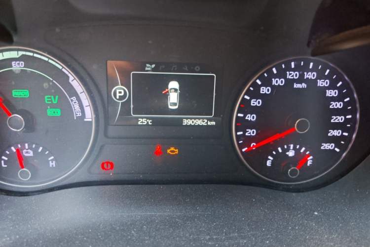 Used Kia K5 2016 2.0L Hybrid GLS Odometer Close Up