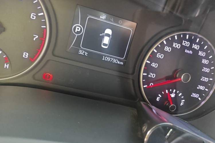 Used Kia K5 2016 1.6T Automatic LUX Odometer Close Up
