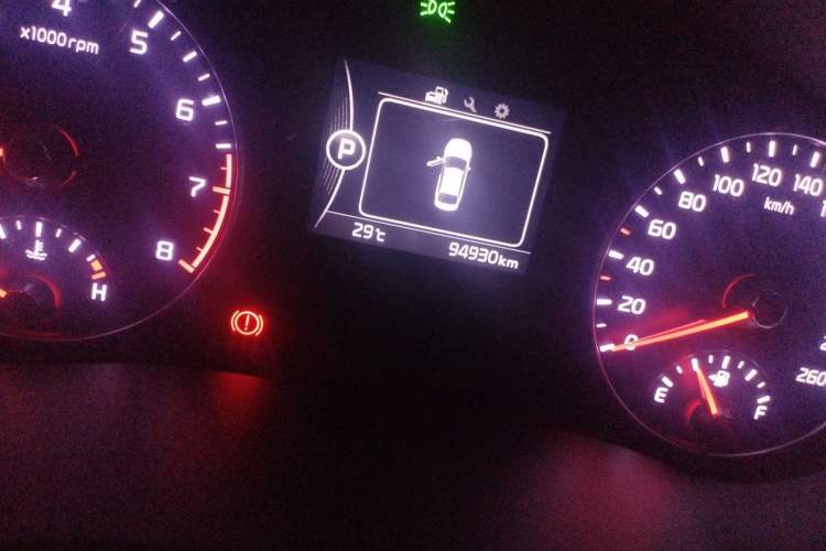 Used Kia K5 2016 1.6T Automatic LUX Odometer Close Up