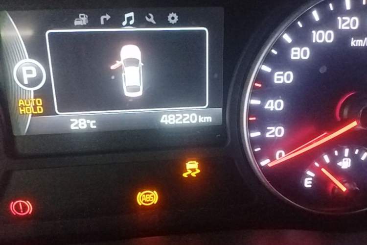 Used Kia K5 2016 2.0L Automatic PRM Odometer Close Up