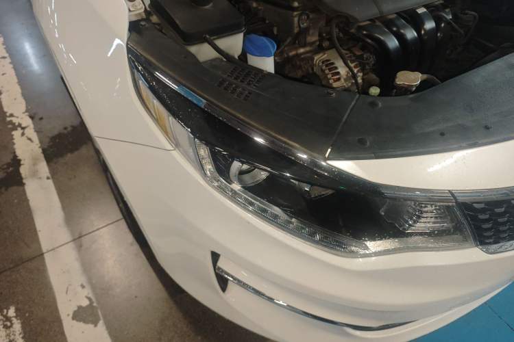 Used Kia K5 2016 2.0L Automatic LUX Right Front Headlight