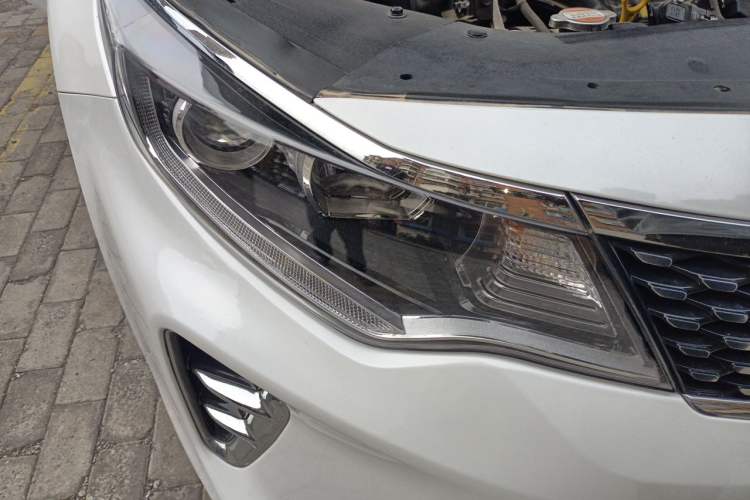 Used Kia K5 2016 1.6T Automatic LUX Right Front Headlight