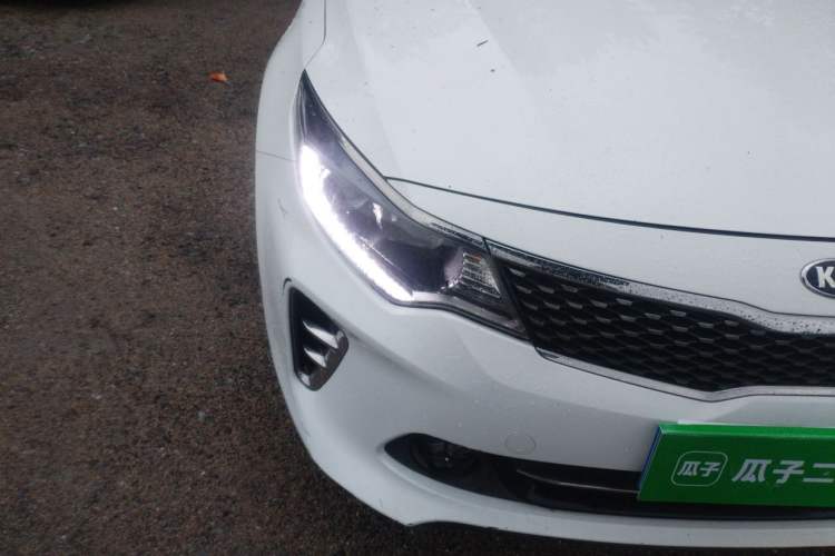 Used Kia K5 2016 1.6T Automatic LUX Right Front Headlight