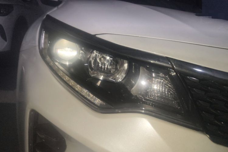 Used Kia K5 2016 1.6T Automatic LUX Right Front Headlight
