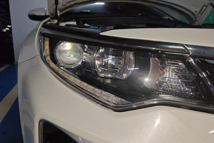 Used Kia K5 2016 1.6T Automatic LUX Right Front Headlight