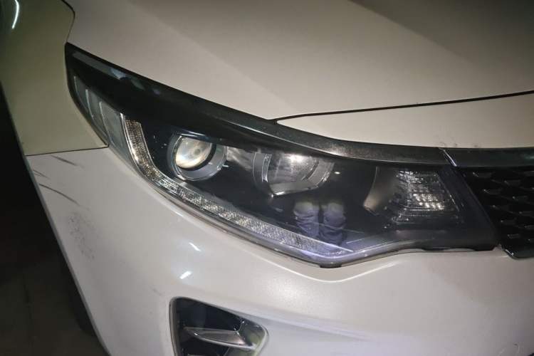 Used Kia K5 2016 1.6T Automatic LUX Right Front Headlight