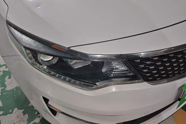 Used Kia K5 2016 2.0L Automatic LUX Right Front Headlight