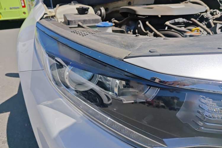 Used Kia K5 2016 1.6T Automatic LUX Right Front Headlight