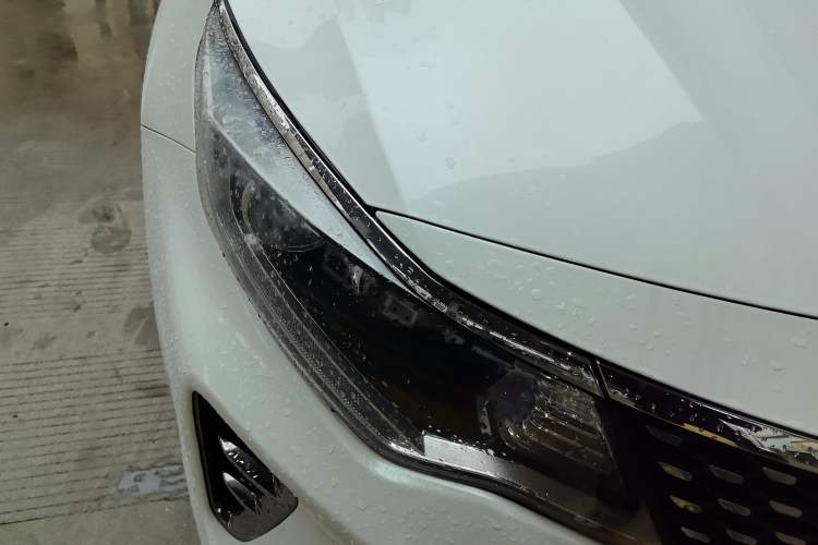 Used Kia K5 2016 1.6T Automatic LUX Right Front Headlight