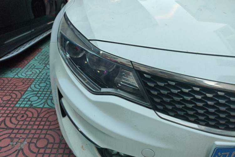 Used Kia K5 2016 2.0L Automatic LUX Right Front Headlight