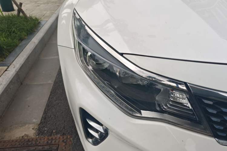 Used Kia K5 2016 1.6T Automatic LUX Right Front Headlight