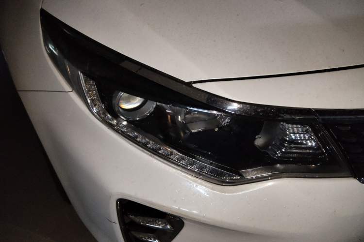 Used Kia K5 2016 1.6T Automatic LUX Right Front Headlight