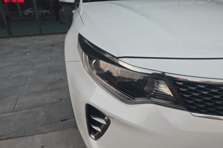 Used Kia K5 2016 1.6T Automatic LUX Right Front Headlight