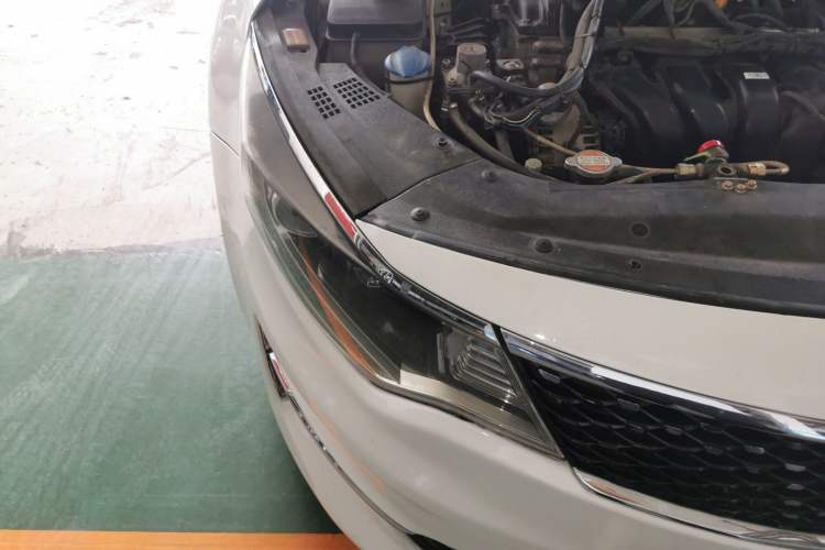 Used Kia K5 2016 2.0L Automatic LUX Right Front Headlight
