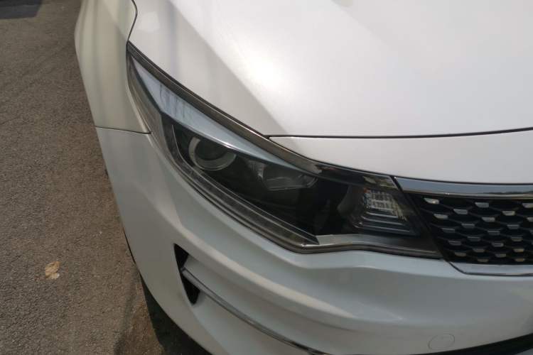 Used Kia K5 2016 2.0L Automatic LUX Right Front Headlight
