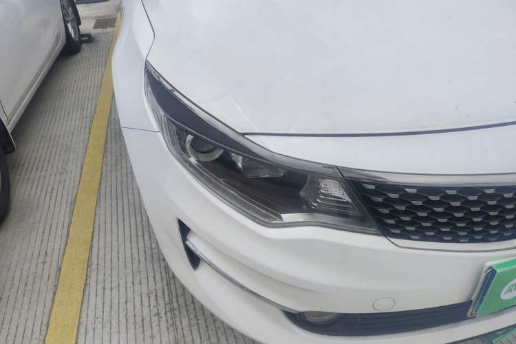 Used Kia K5 2016 2.0L Automatic LUX Right Front Headlight
