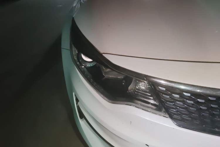 Used Kia K5 2016 2.0L Automatic LUX Right Front Headlight