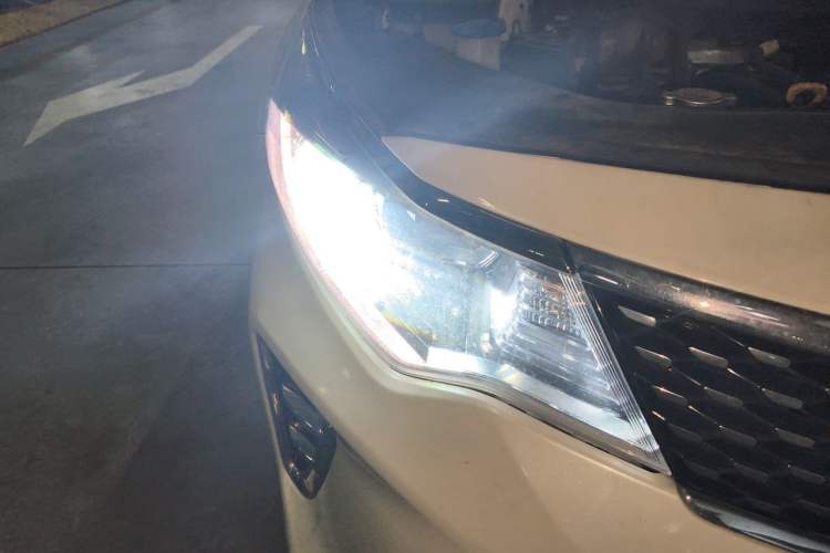 Used Kia K5 2016 1.6T Automatic LUX Right Front Headlight
