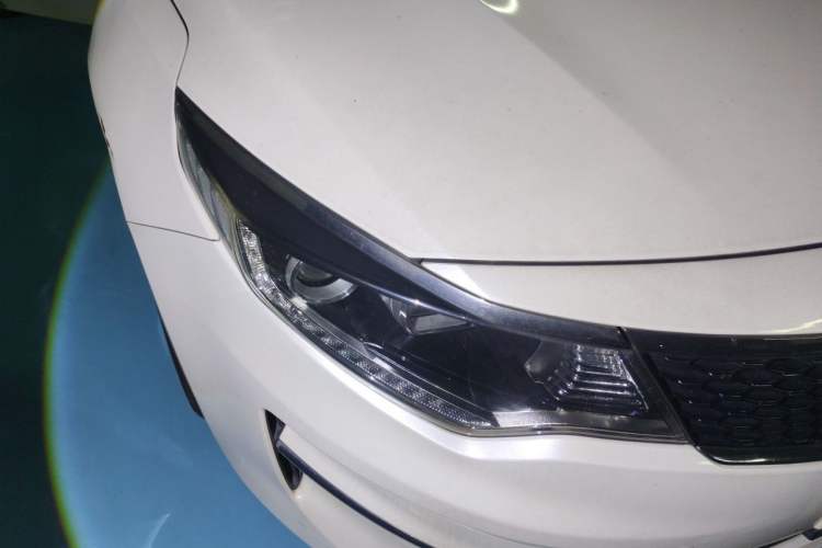 Used Kia K5 2016 2.0L Automatic LUX Right Front Headlight