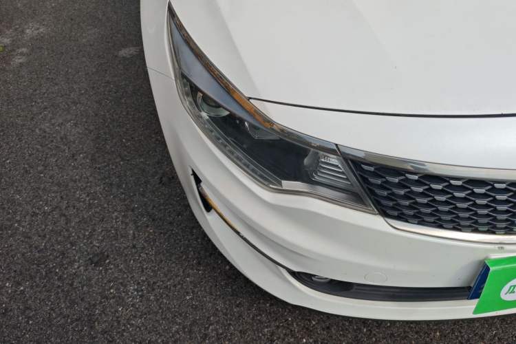 Used Kia K5 2016 2.0L Automatic LUX Right Front Headlight