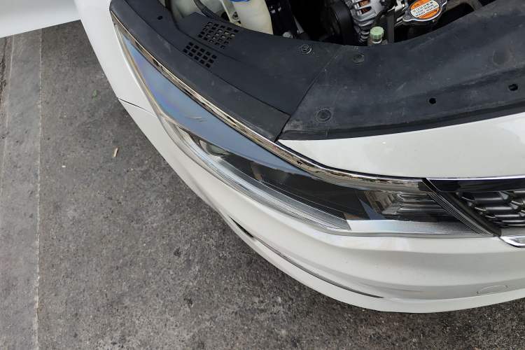 Used Kia K5 2016 1.6T Automatic GLS Right Front Headlight