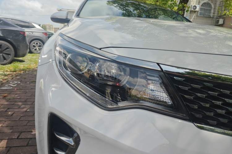 Used Kia K5 2016 1.6T Automatic LUX Right Front Headlight